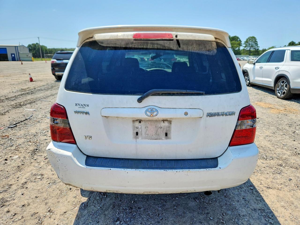 2005 Toyota Highlander Base White vin: JTEGP21A350062069