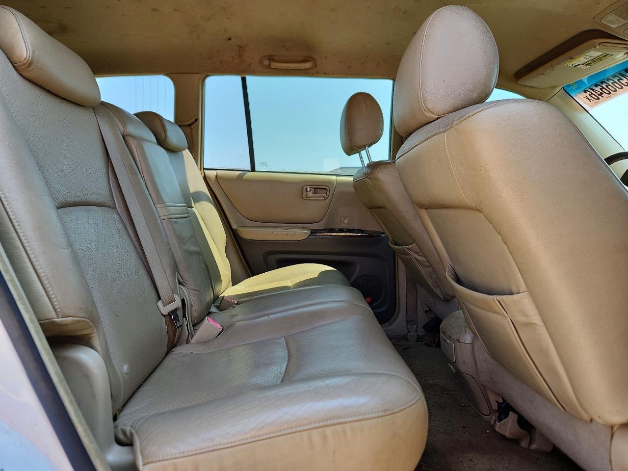 2005 Toyota Highlander Base White vin: JTEGP21A350062069