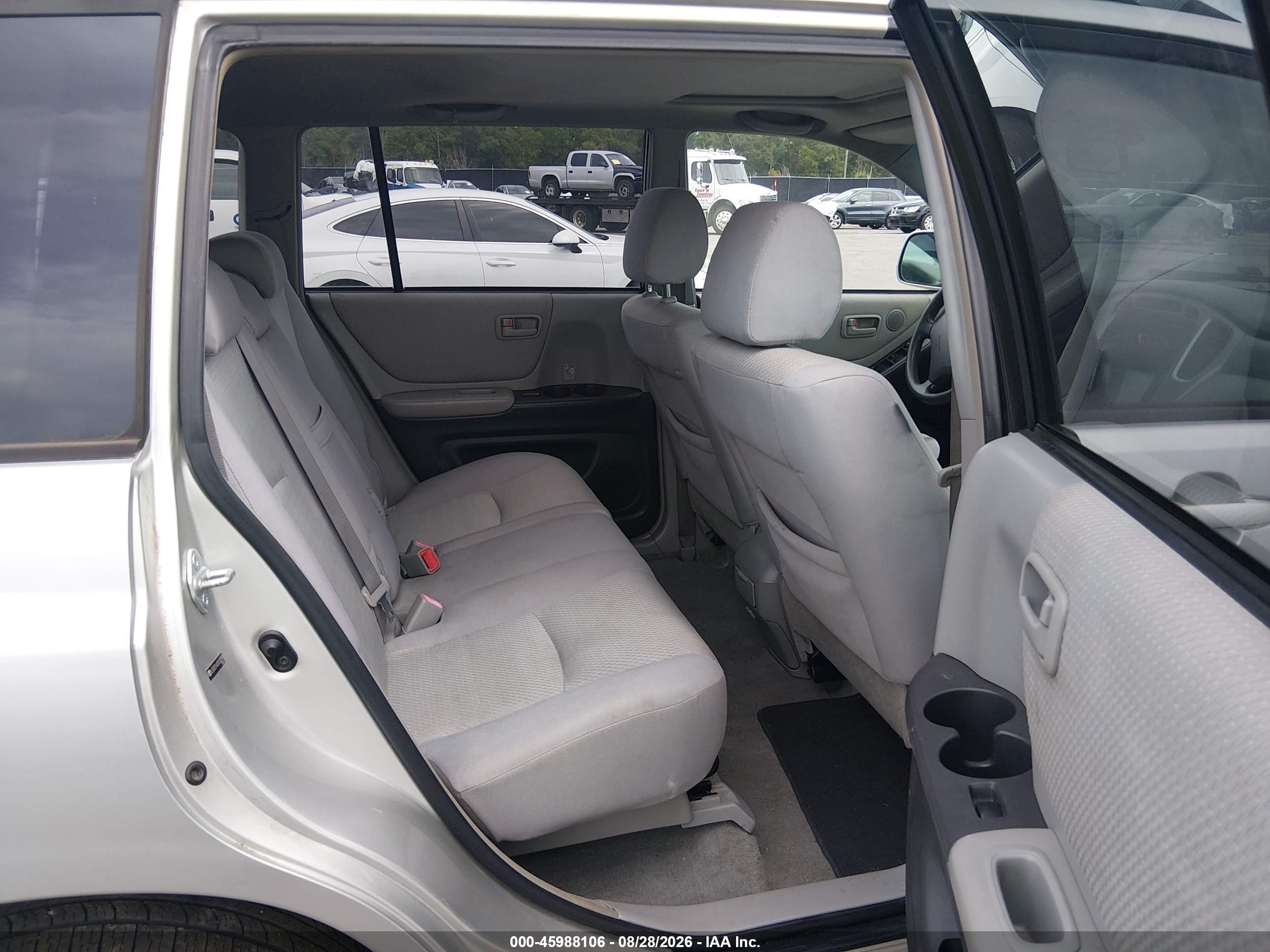 2007 Toyota Highlander V6 Silver vin: JTEGP21A370130759