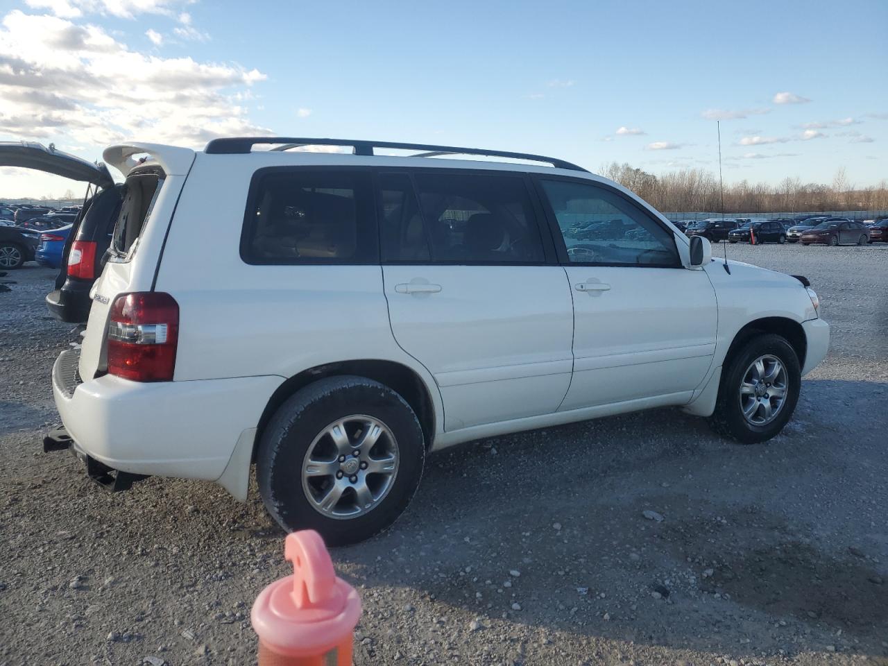 2007 Toyota Highlander Sport White vin: JTEGP21A370135847