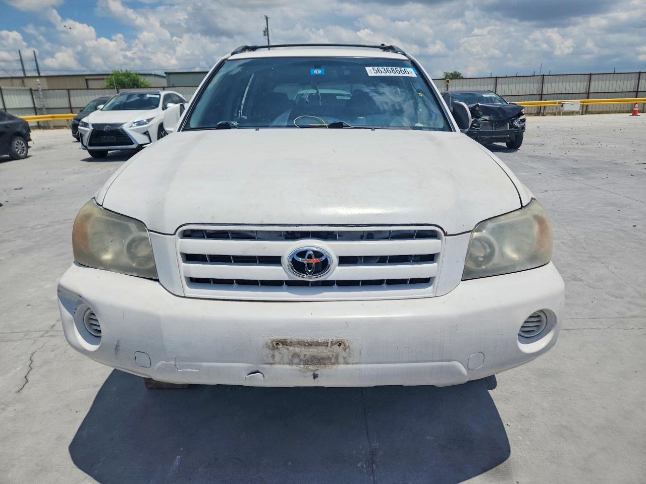 2004 Toyota Highlander Base White vin: JTEGP21A540017651