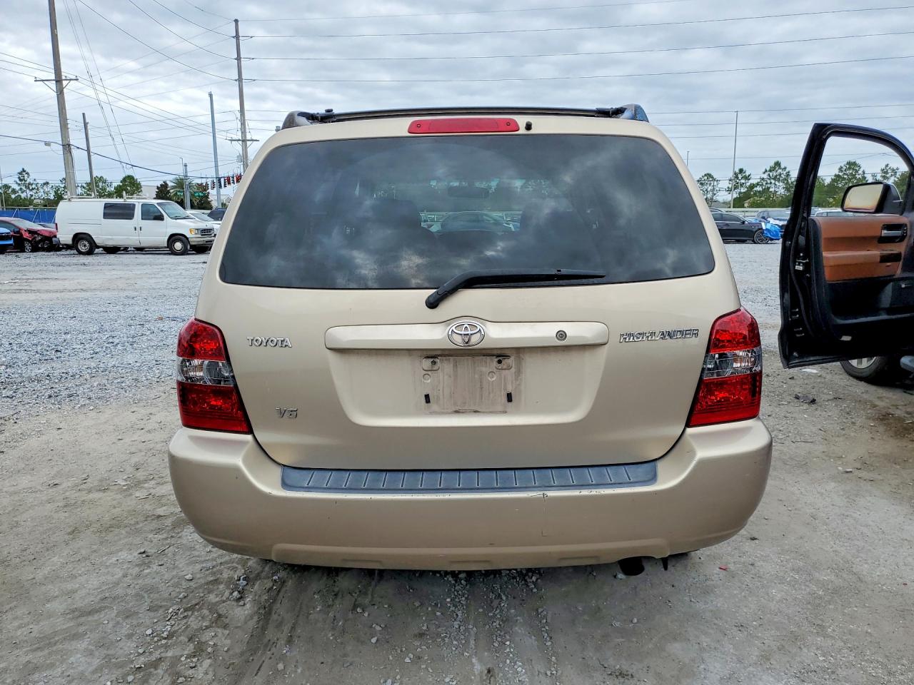 2004 Toyota Highlander Base Желто-коричневый vin: JTEGP21A640041053