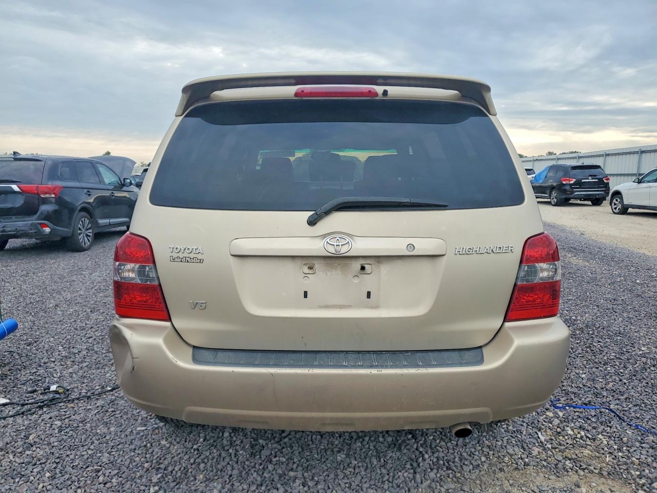 2005 Toyota Highlander Beige vin: JTEGP21A650065080