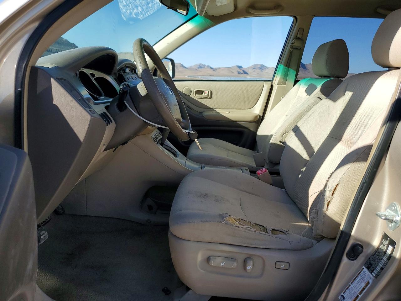 2005 Toyota Highlander Base Gold vin: JTEGP21A750066545