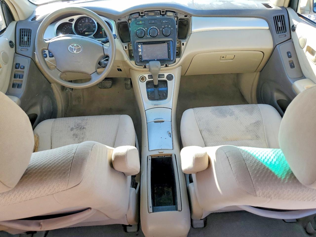 2005 Toyota Highlander Base Gold vin: JTEGP21A750066545