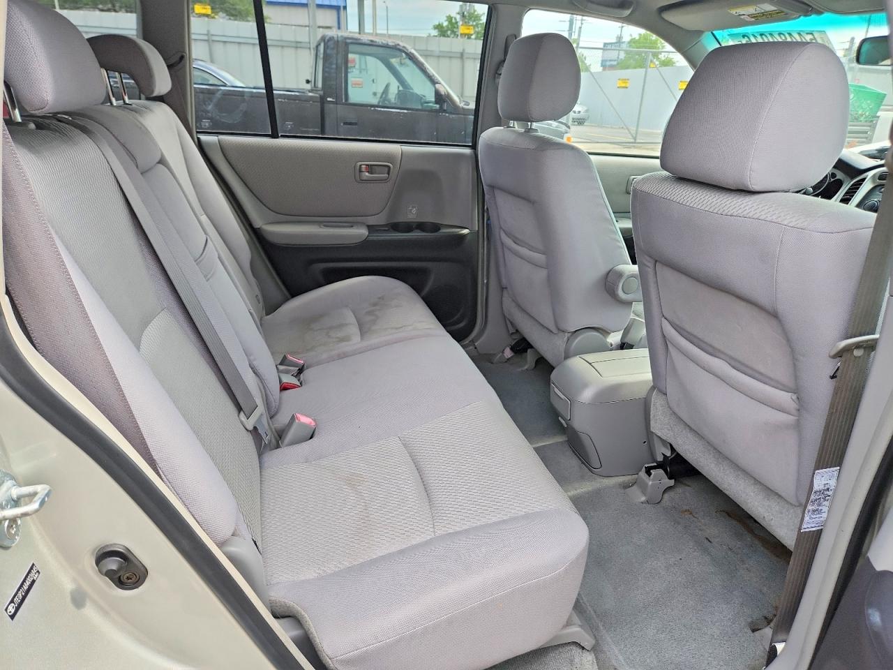 2004 Toyota Highlander Base Silver vin: JTEGP21A840026845