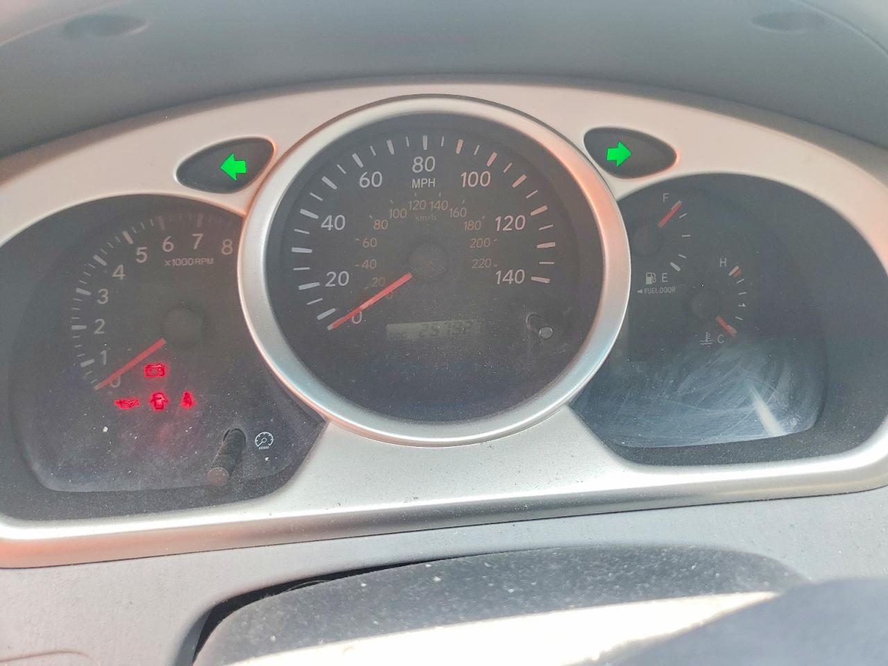 2004 Toyota Highlander Base White vin: JTEGP21A840029132