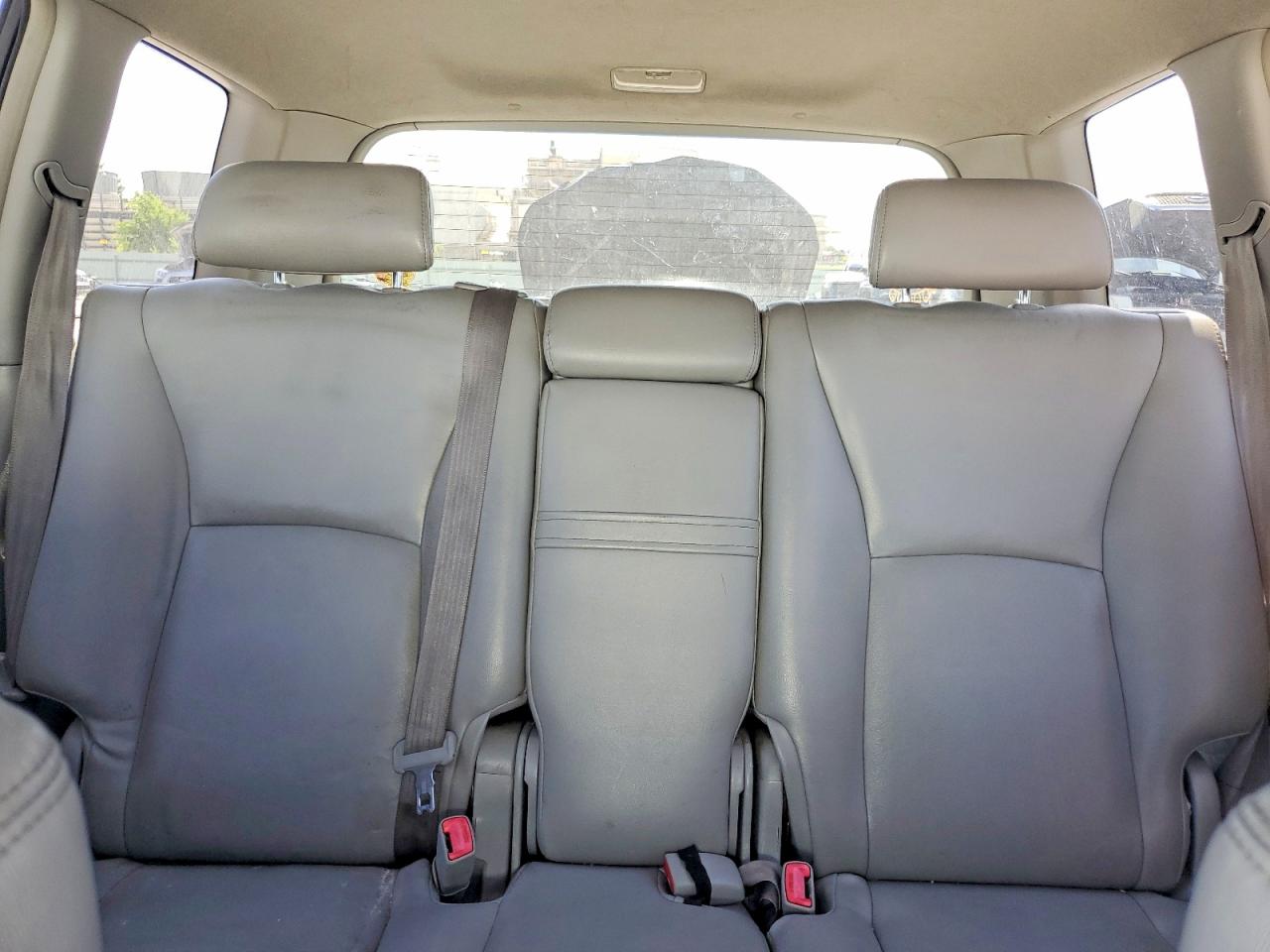 2005 Toyota Highlander Limited White vin: JTEGP21A850070653