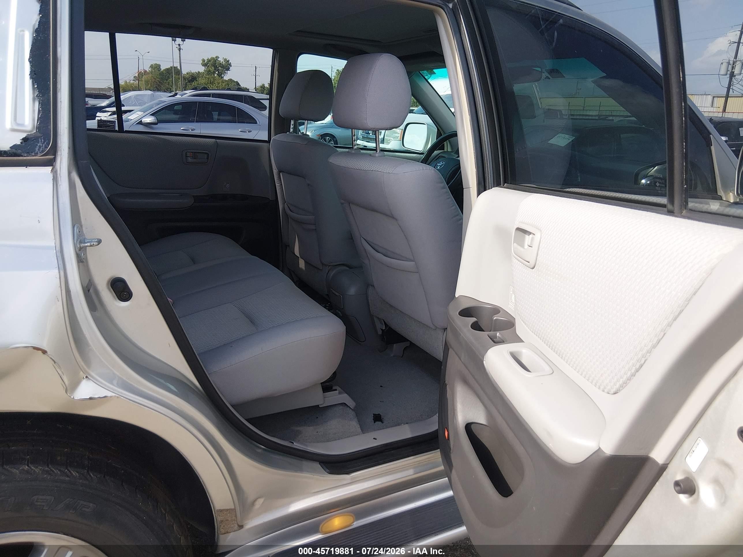 2005 Toyota Highlander V6 Silver vin: JTEGP21A850085489