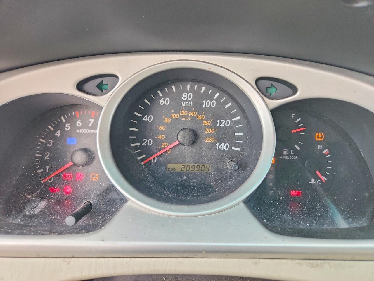 2004 Toyota Highlander Base White vin: JTEGP21A940036574