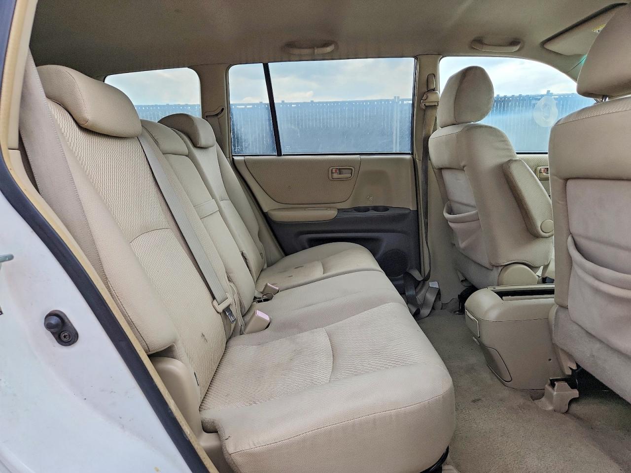 2004 Toyota Highlander Base White vin: JTEGP21A940036574