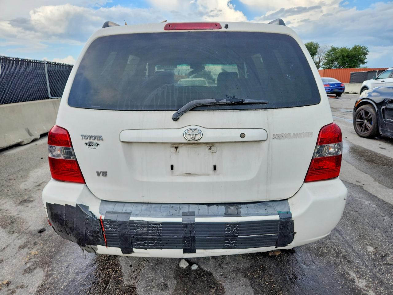 2004 Toyota Highlander Base White vin: JTEGP21A940036574