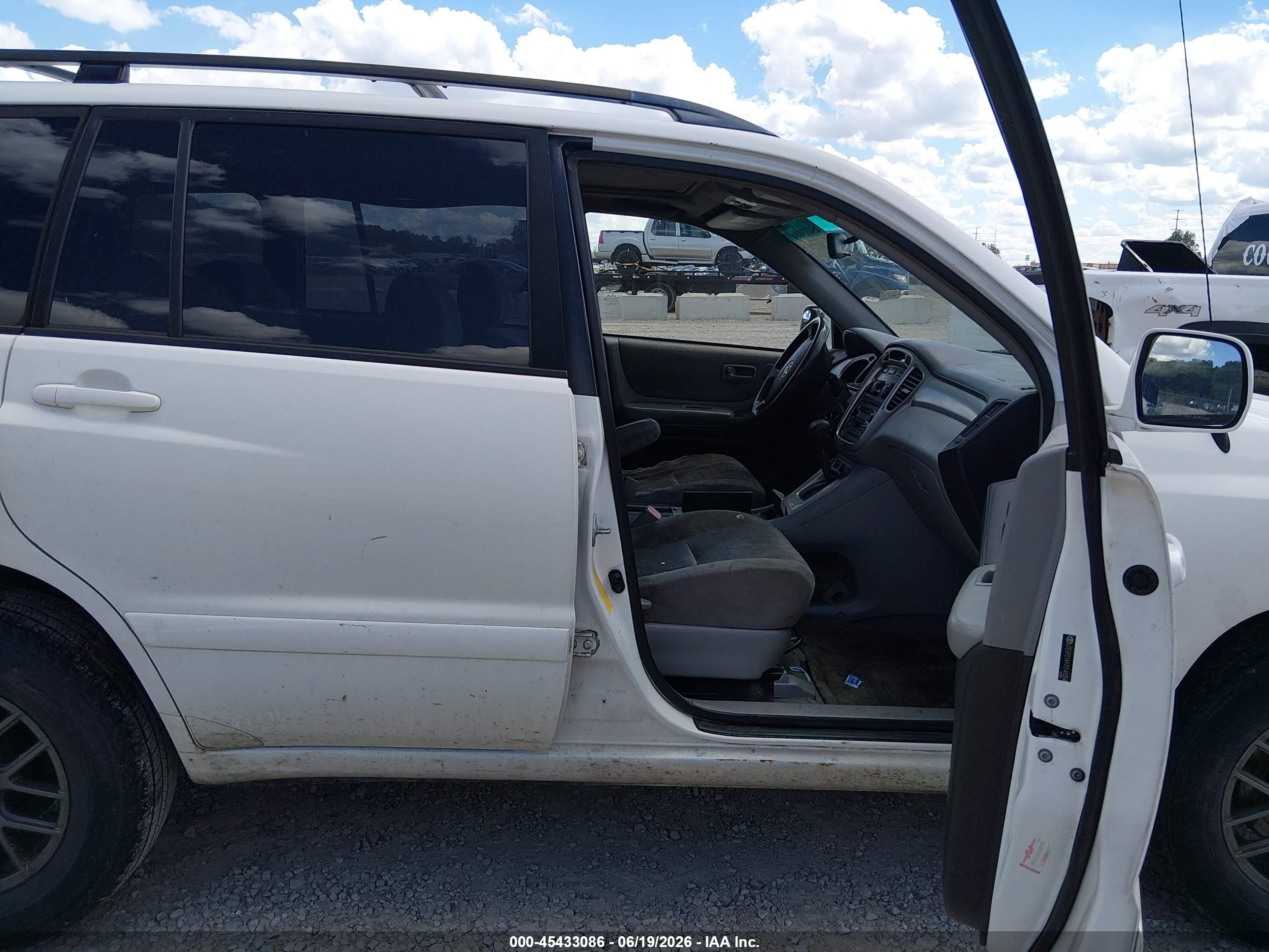 2007 Toyota Highlander V6 (2 Rows) (a5) White vin: JTEGP21A970141054