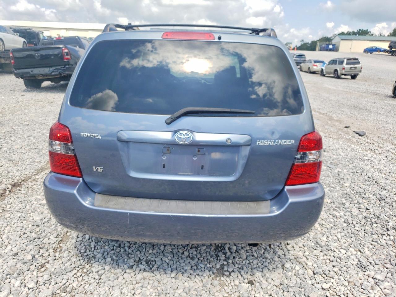 2005 Toyota Highlander Base Blue vin: JTEGP21AX50082688