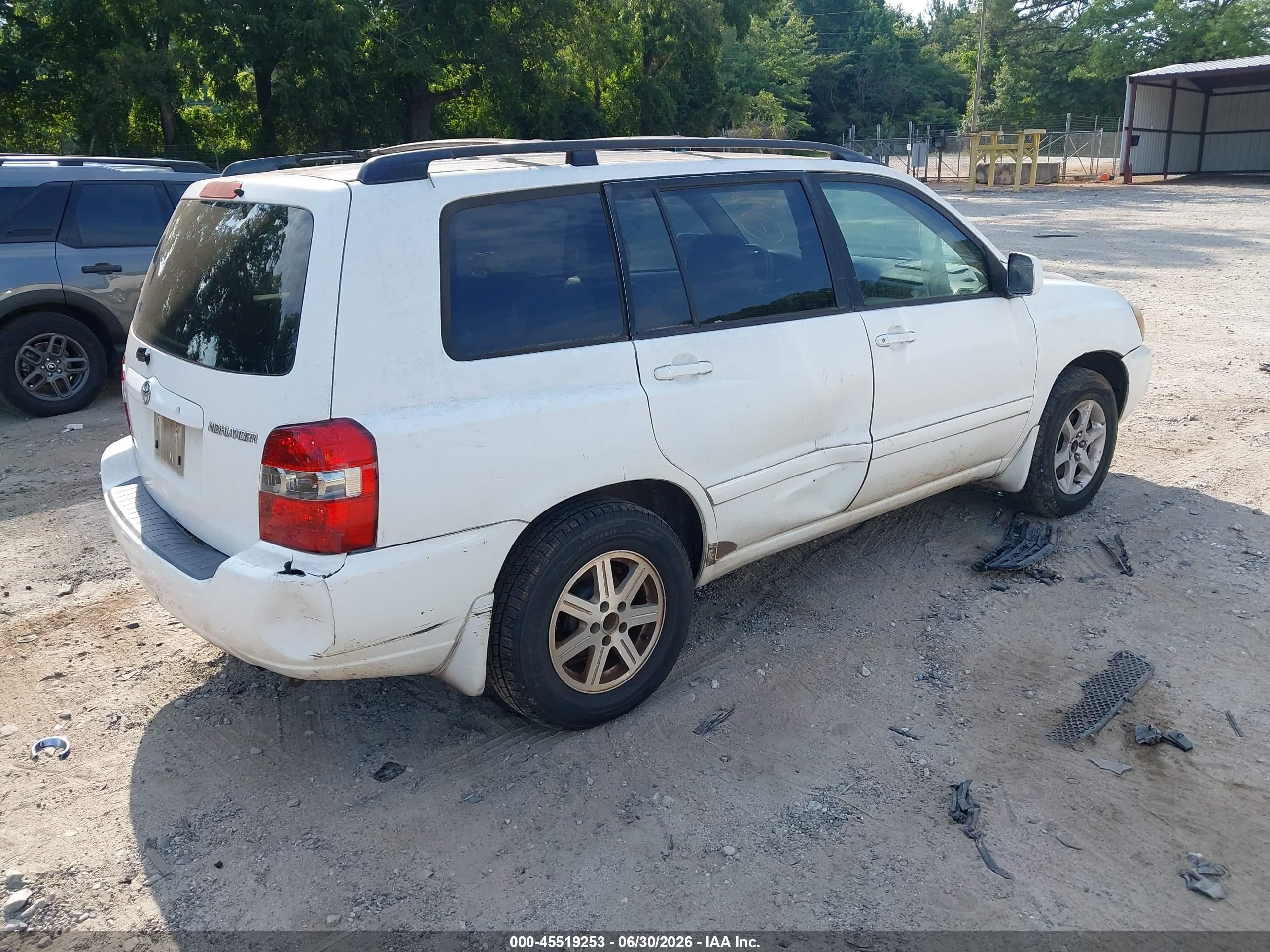 2006 Toyota Highlander V6 White vin: JTEGP21AX60104982