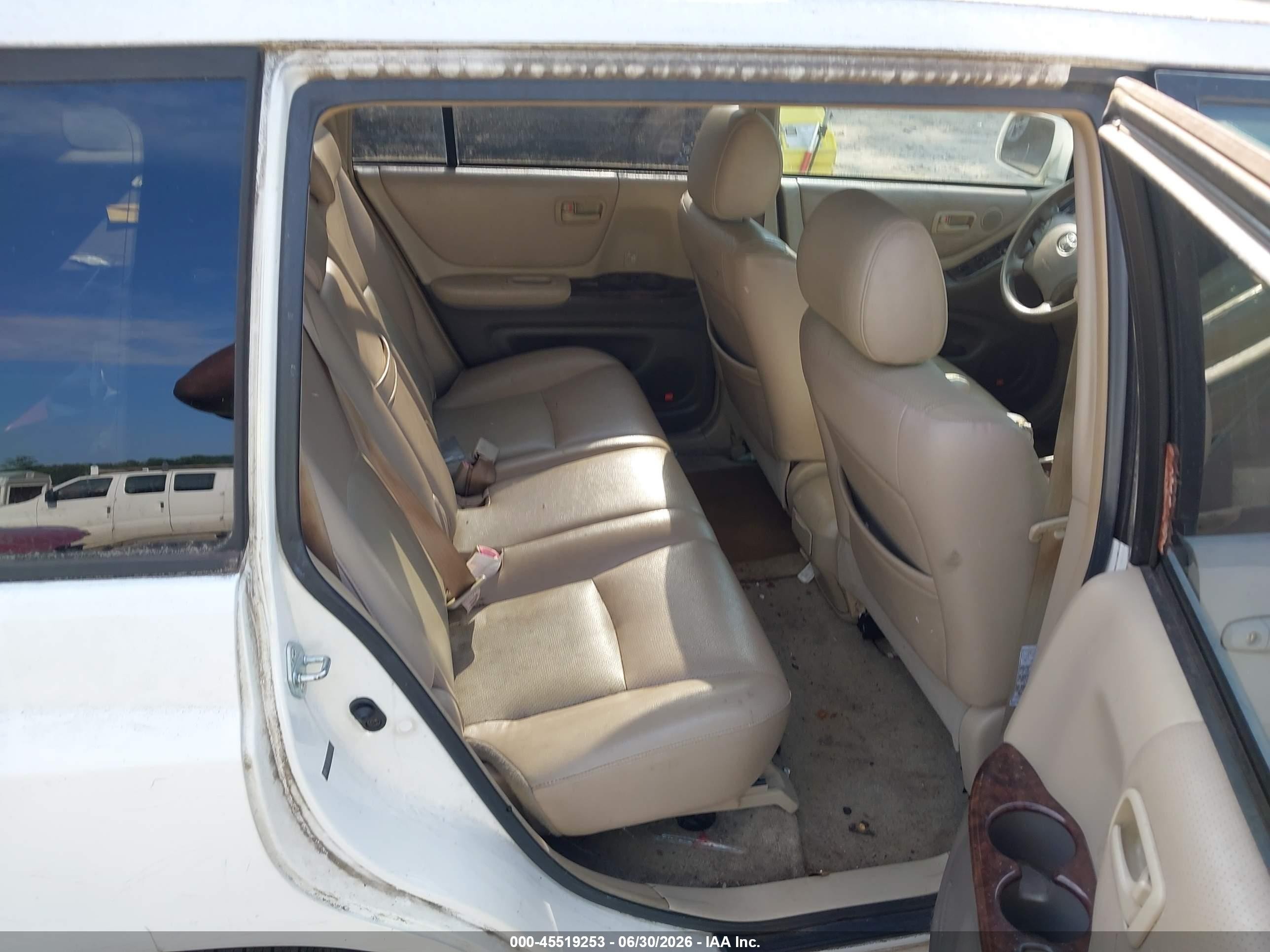 2006 Toyota Highlander V6 White vin: JTEGP21AX60104982