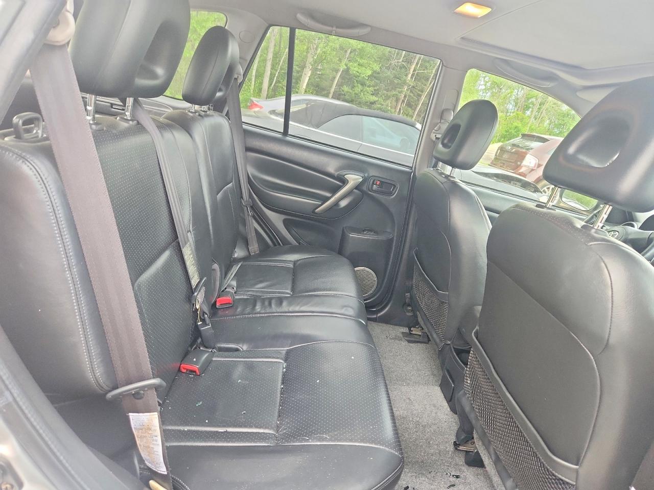 2004 Toyota Rav4 Base Silver vin: JTEHD20V046014235