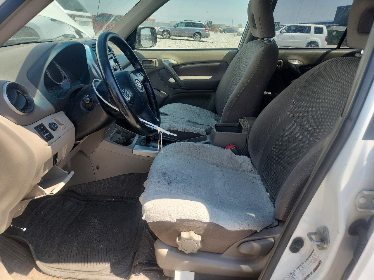 2005 Toyota Rav4 Base White vin: JTEHD20V050064105