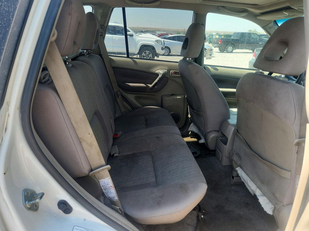 2005 Toyota Rav4 Base White vin: JTEHD20V050064105