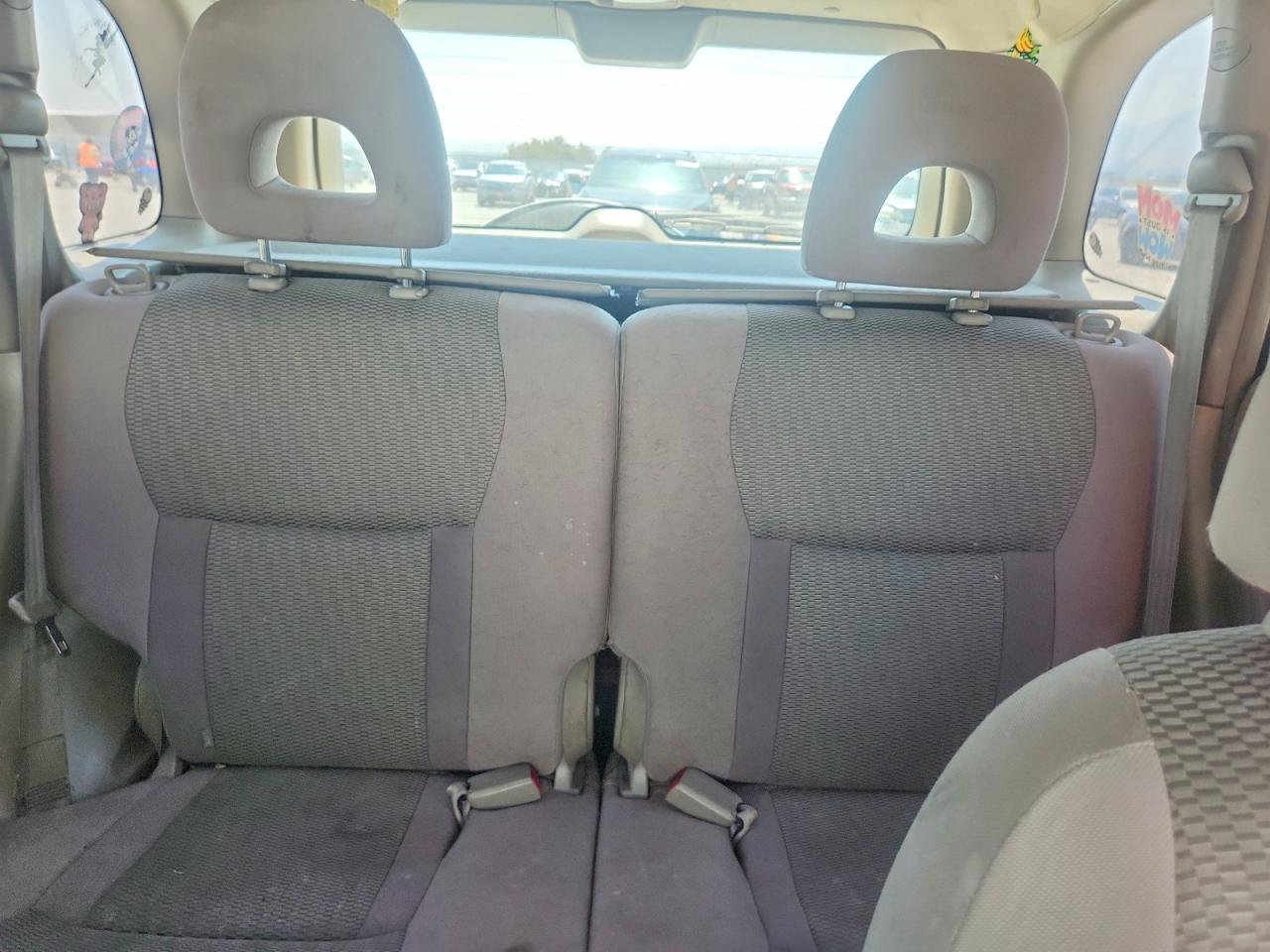 2005 Toyota Rav4 Base White vin: JTEHD20V050064105