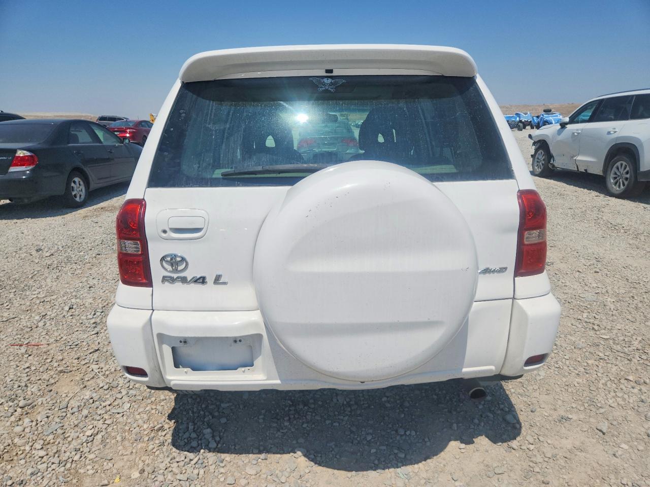 2005 Toyota Rav4 Base White vin: JTEHD20V050064105