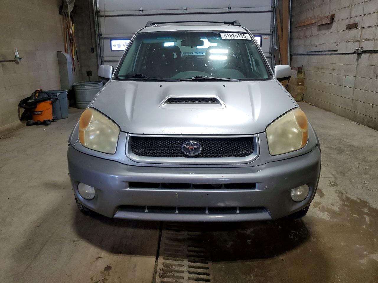 2005 Toyota Rav4 Base Silver vin: JTEHD20V056024409