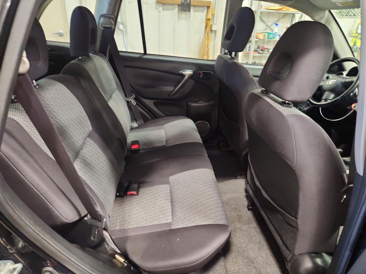 2005 Toyota Rav4 Base Black vin: JTEHD20V156030509