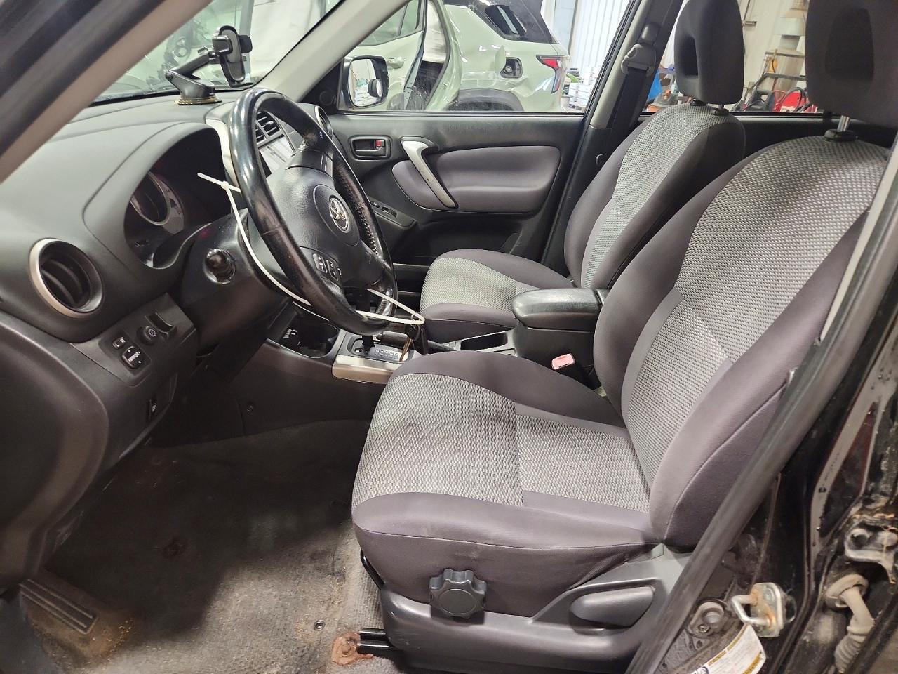 2005 Toyota Rav4 Base Black vin: JTEHD20V156030509