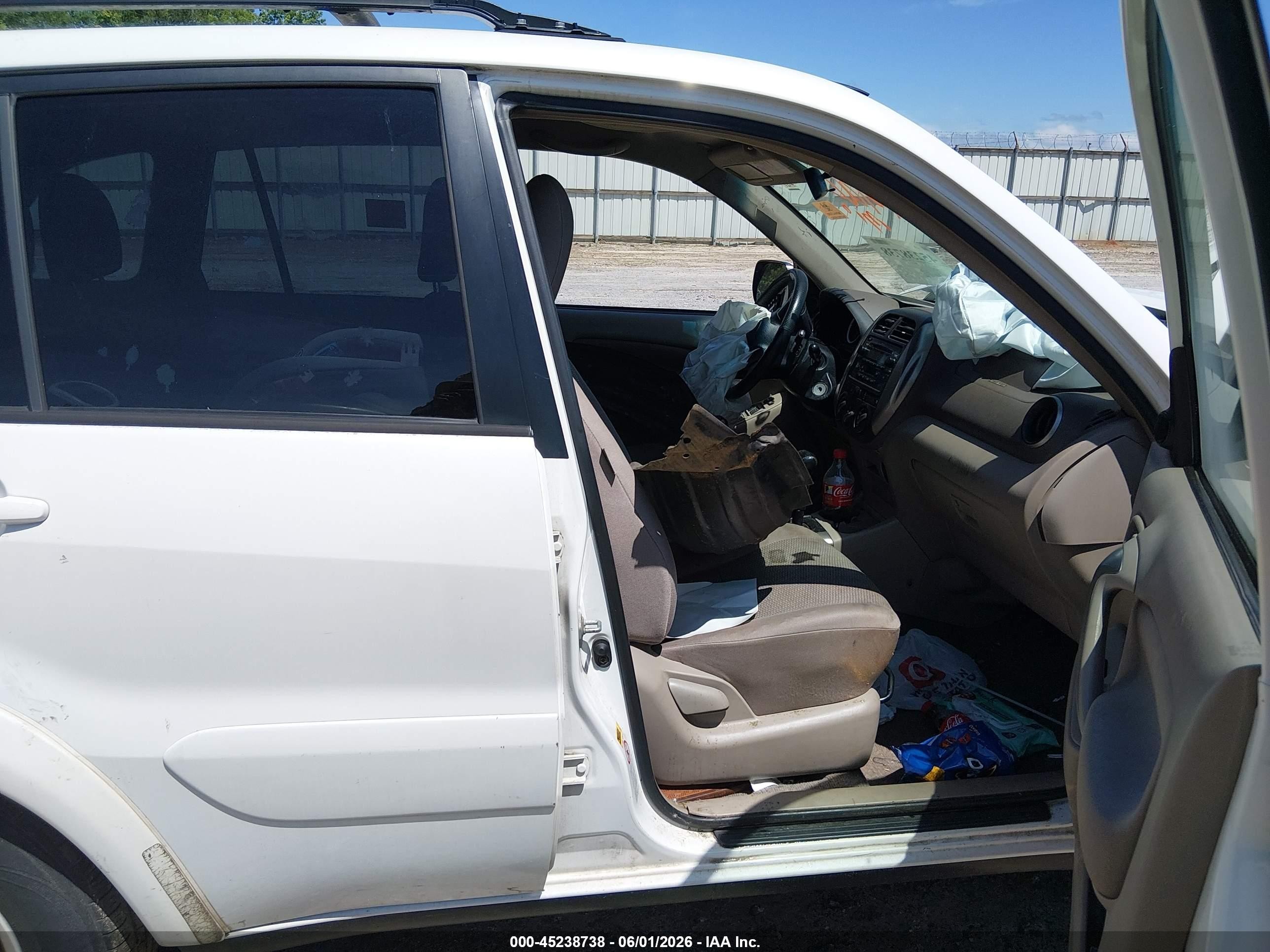 2004 Toyota Rav4   White vin: JTEHD20V240002218