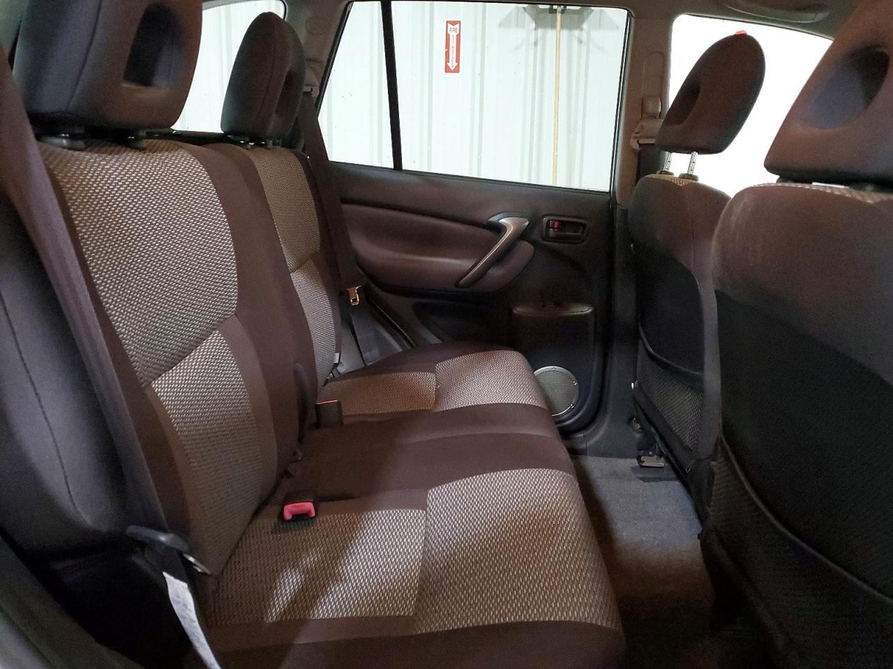 2005 Toyota Rav4 Base Silver vin: JTEHD20V256028588
