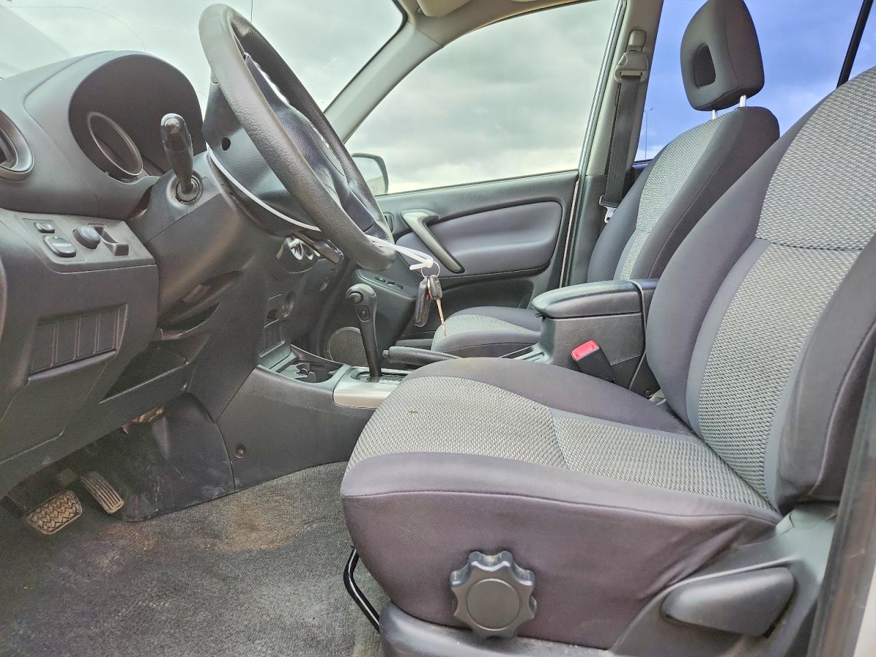 2005 Toyota Rav4 Base Silver vin: JTEHD20V256038506