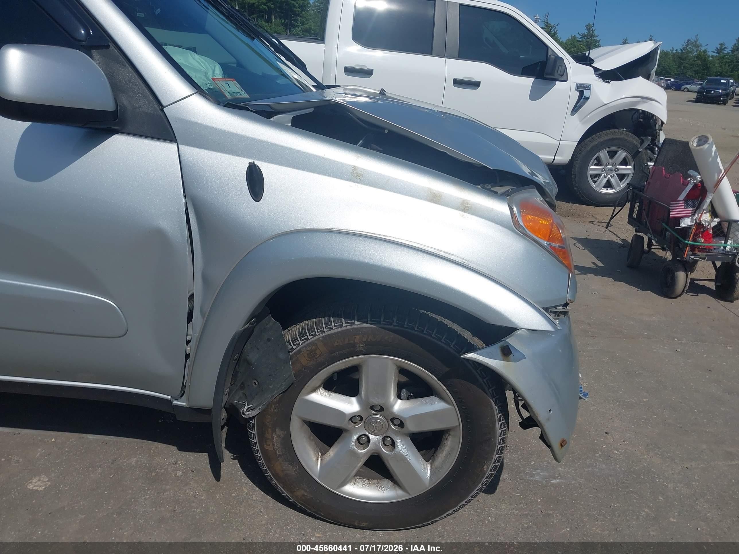 2004 Toyota Rav4 Silver vin: JTEHD20V440023586