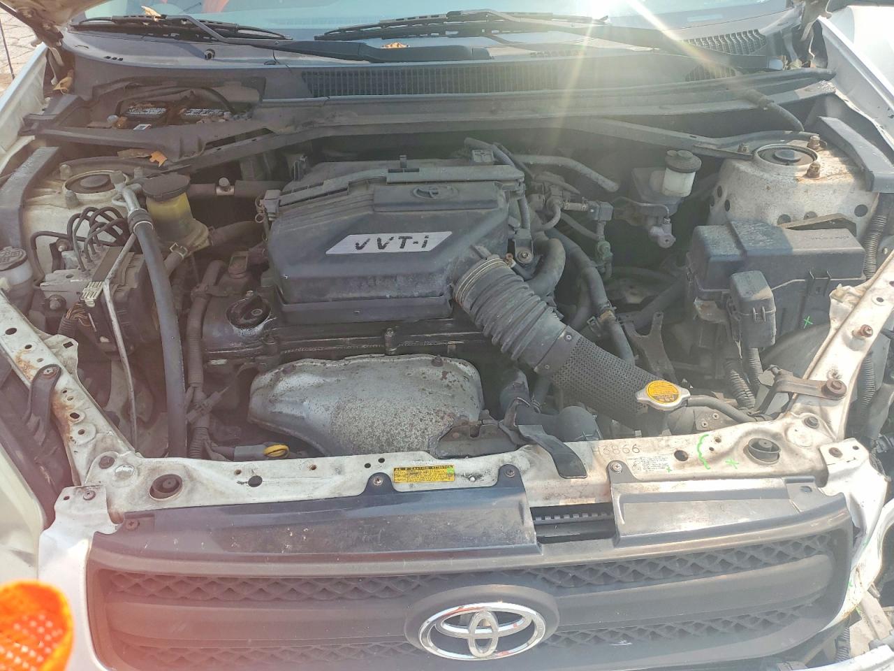 2004 Toyota Rav4 Base White vin: JTEHD20V440025029