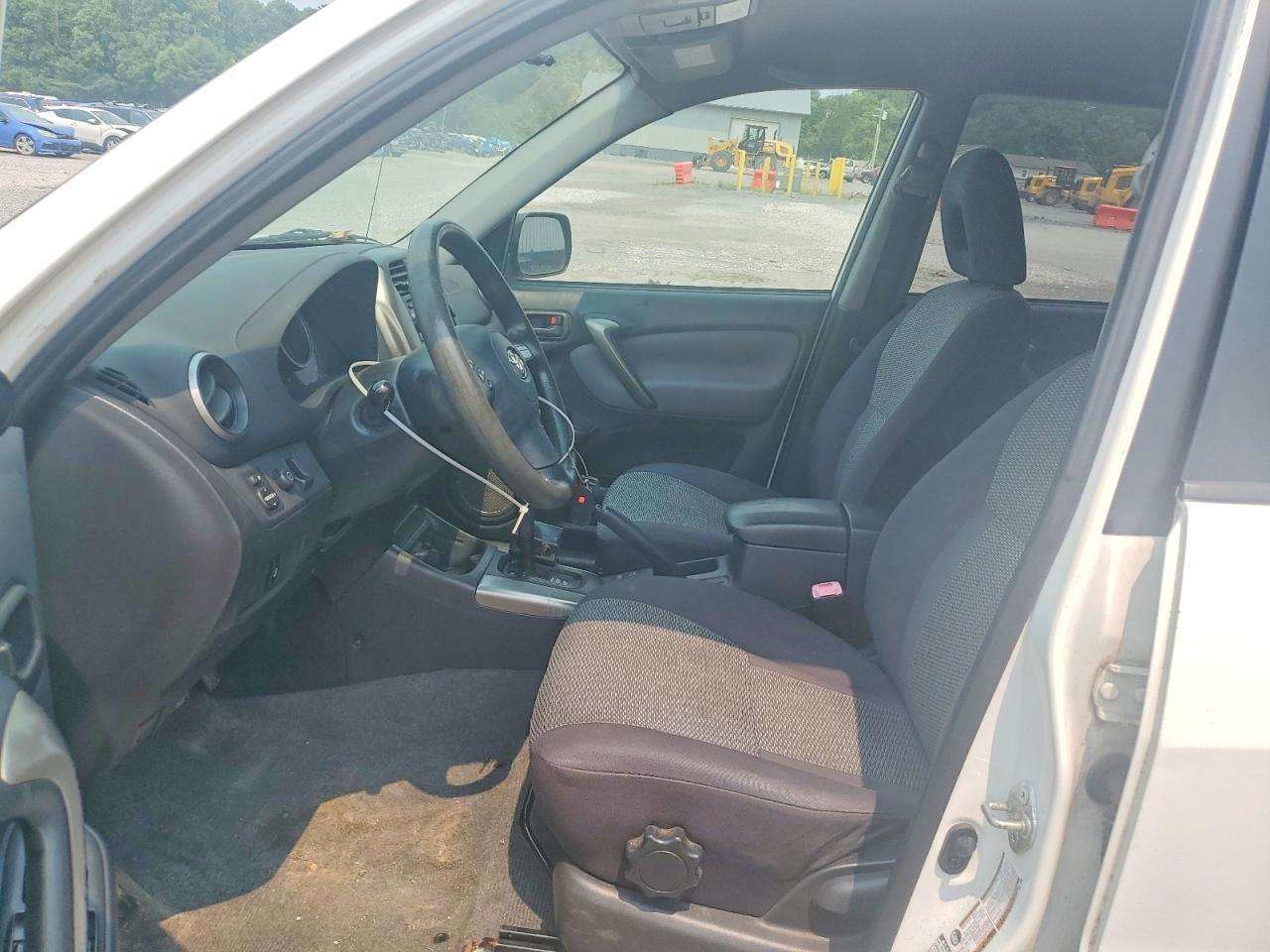 2004 Toyota Rav4 Base White vin: JTEHD20V440025029