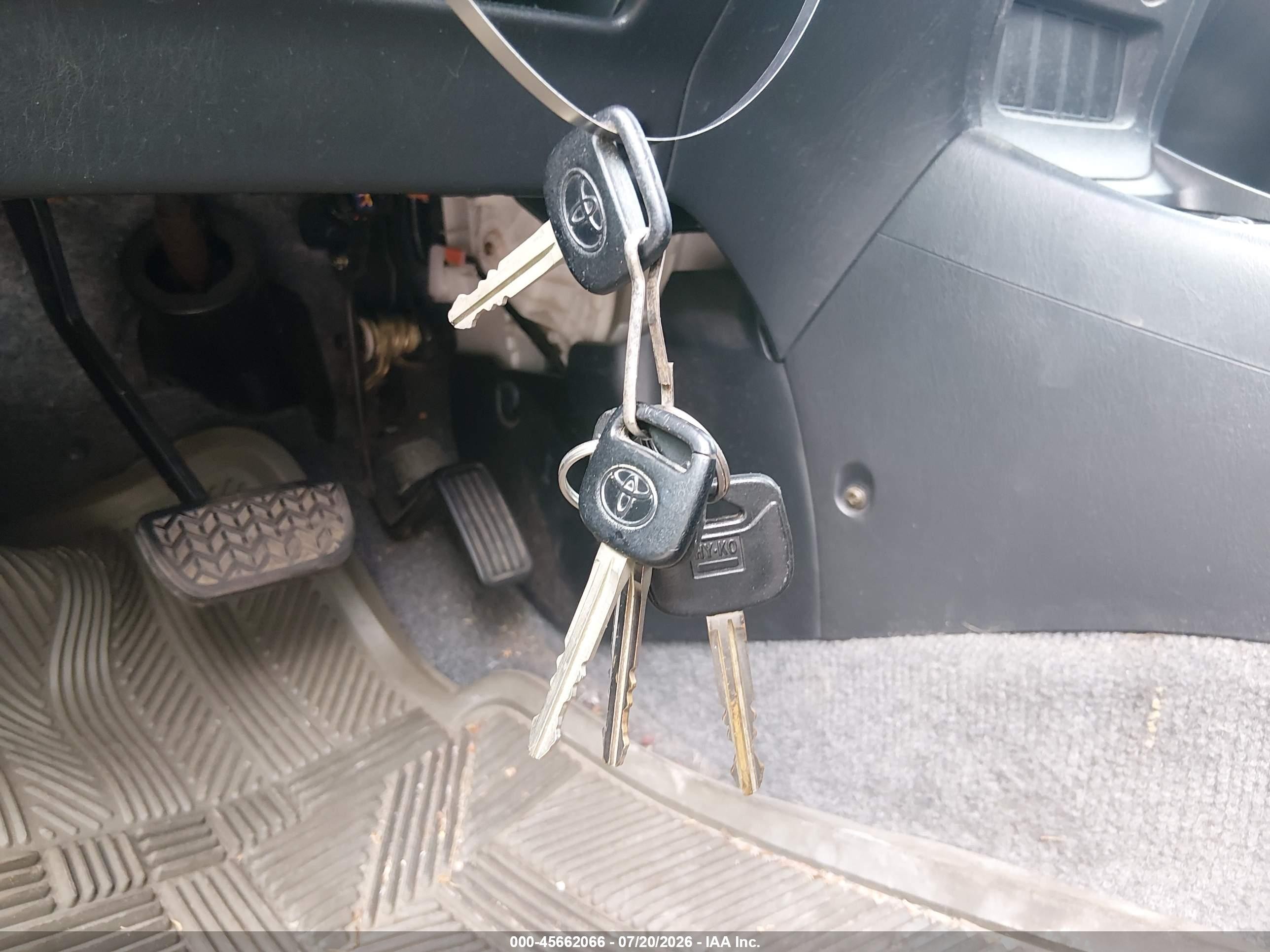 2005 Toyota Rav4   Silver vin: JTEHD20V456023778