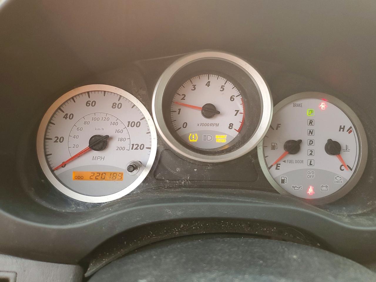 2005 Toyota Rav4 Base Silver vin: JTEHD20V456026177