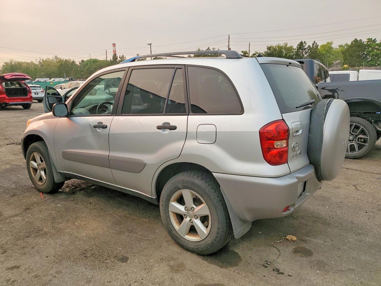 2005 Toyota Rav4 Base Silver vin: JTEHD20V456026177