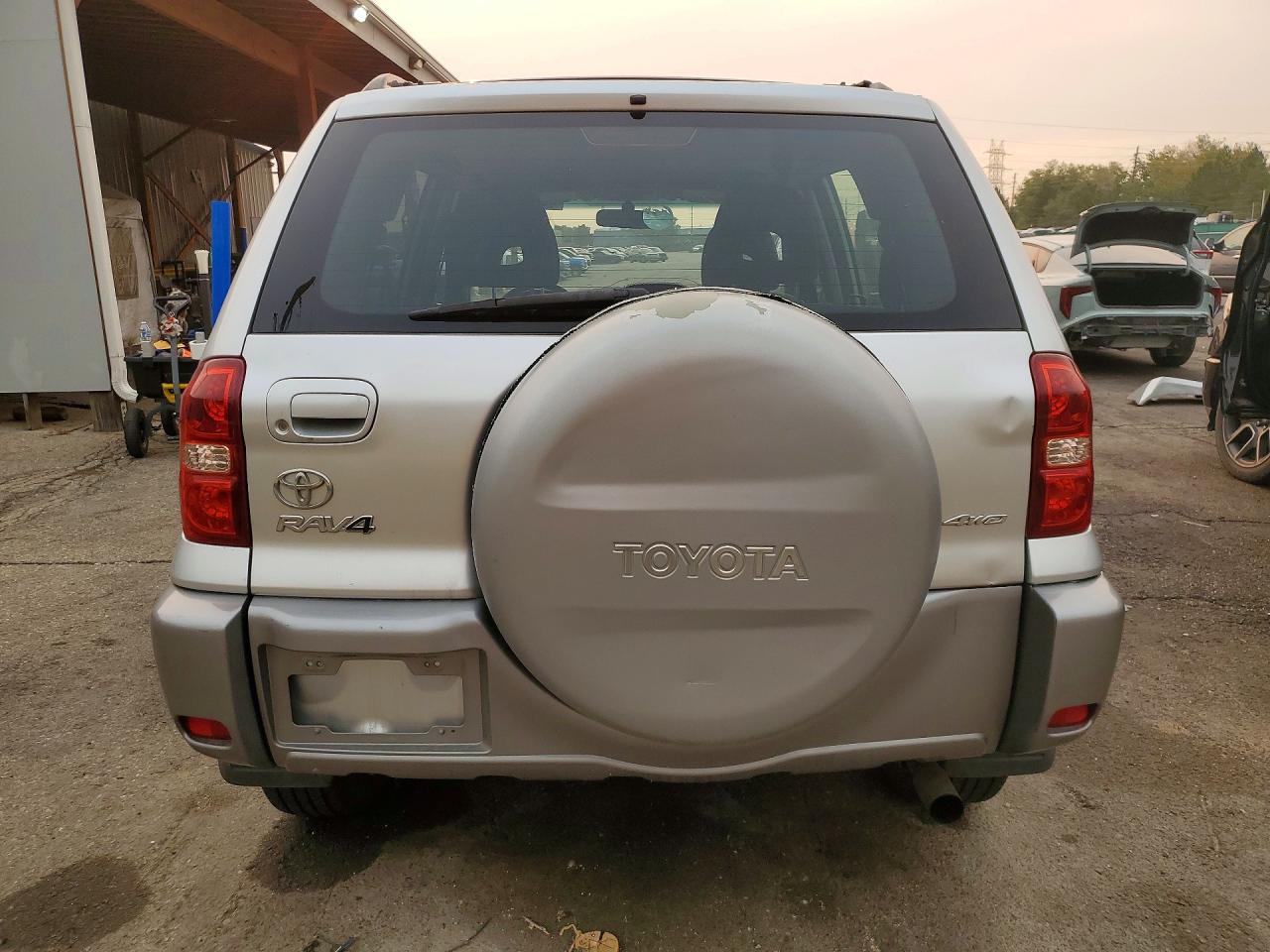2005 Toyota Rav4 Base Silver vin: JTEHD20V456026177