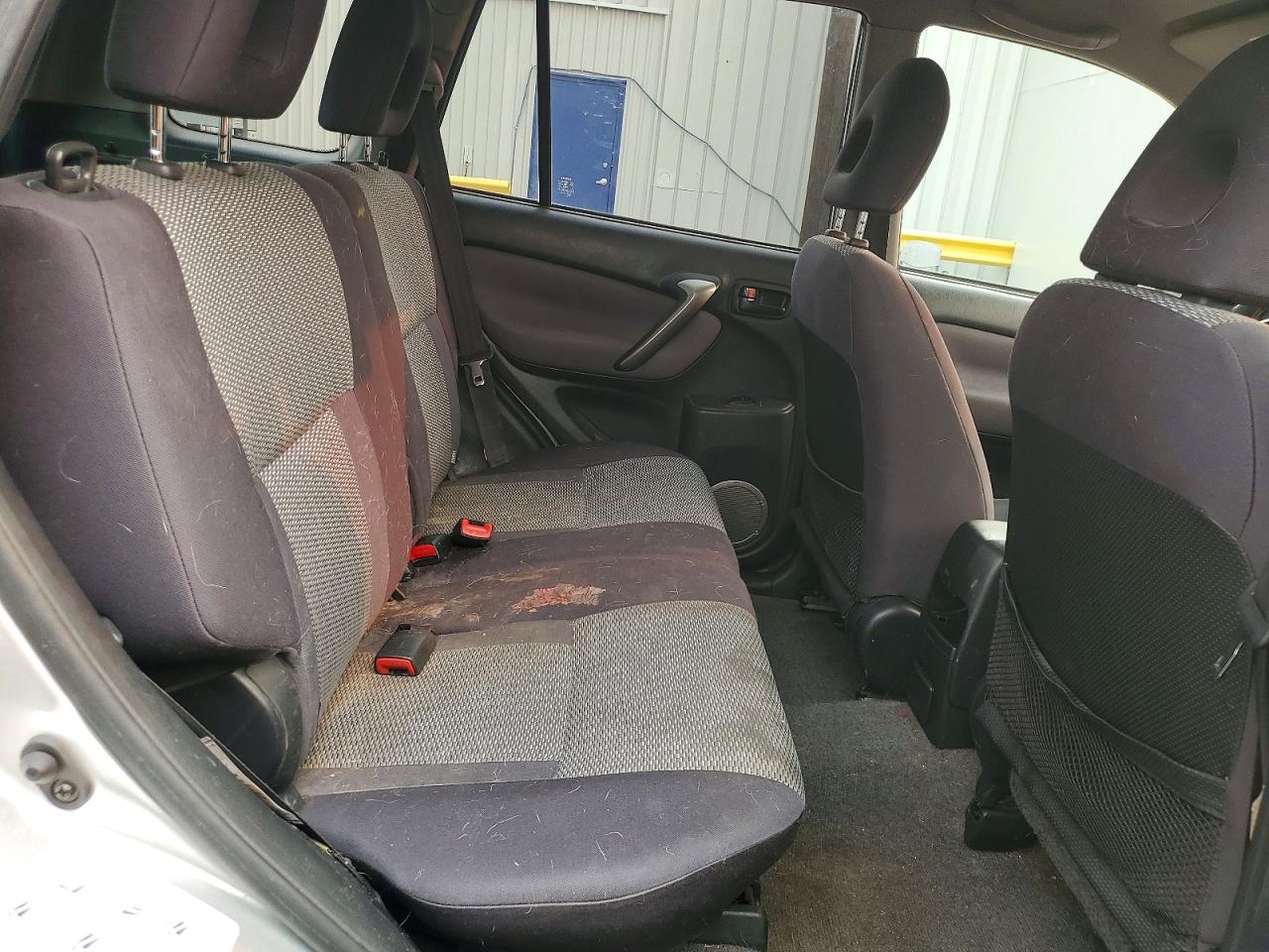 2005 Toyota Rav4 Base Silver vin: JTEHD20V456026177