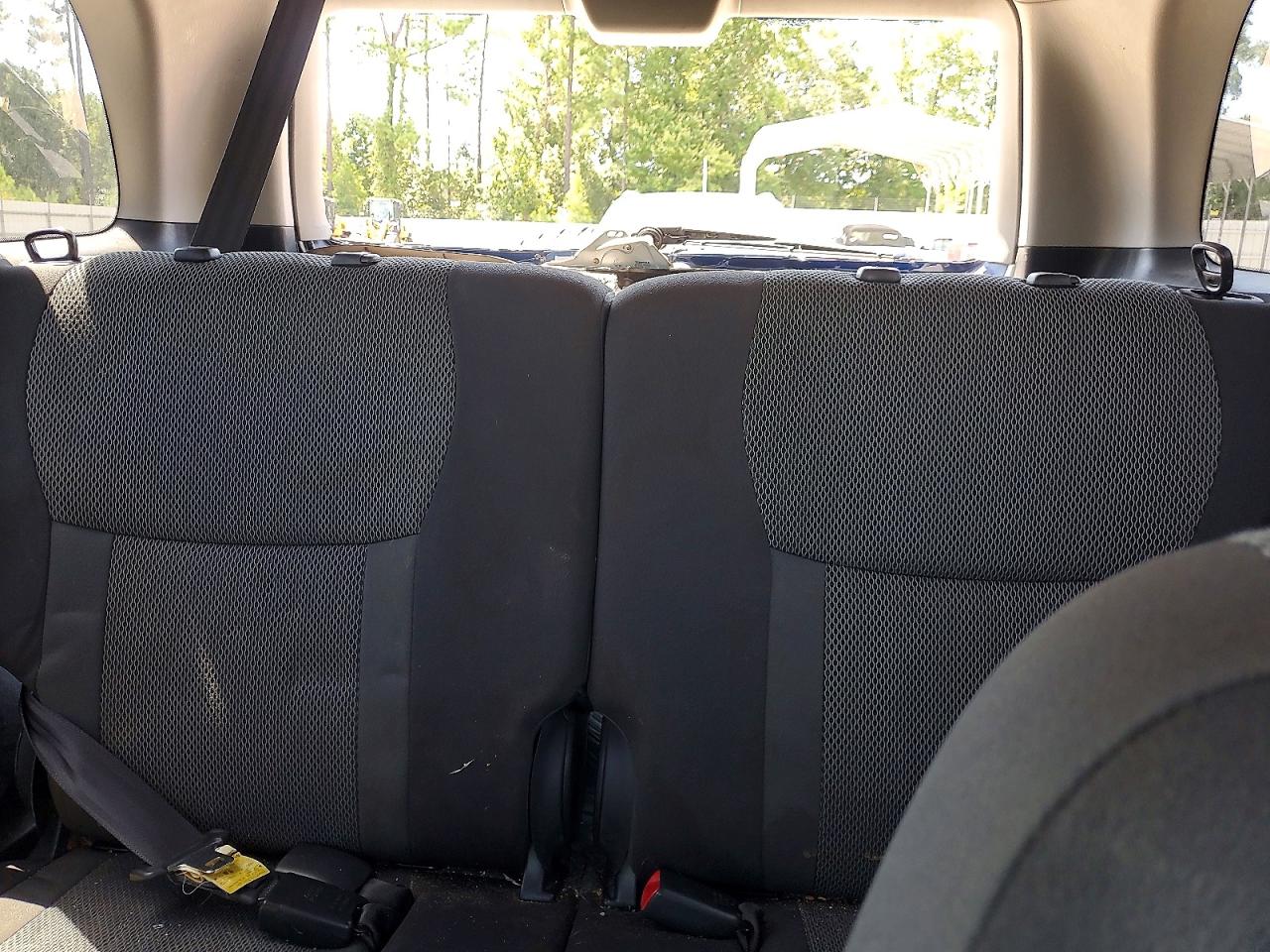 2005 Toyota Rav4 Base Silver vin: JTEHD20V456046039
