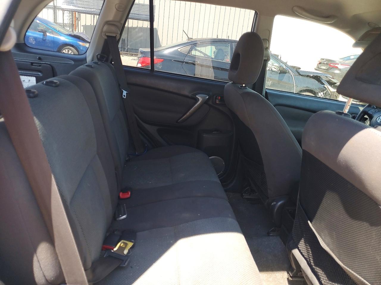 2005 Toyota Rav4 Base Silver vin: JTEHD20V456046039