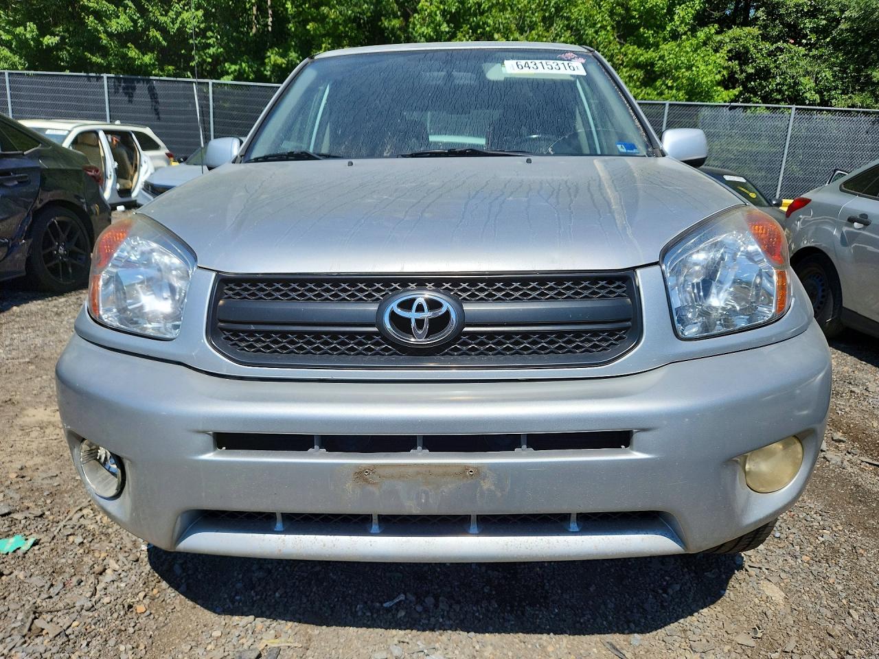 2005 Toyota Rav4 Base Silver vin: JTEHD20V550052600