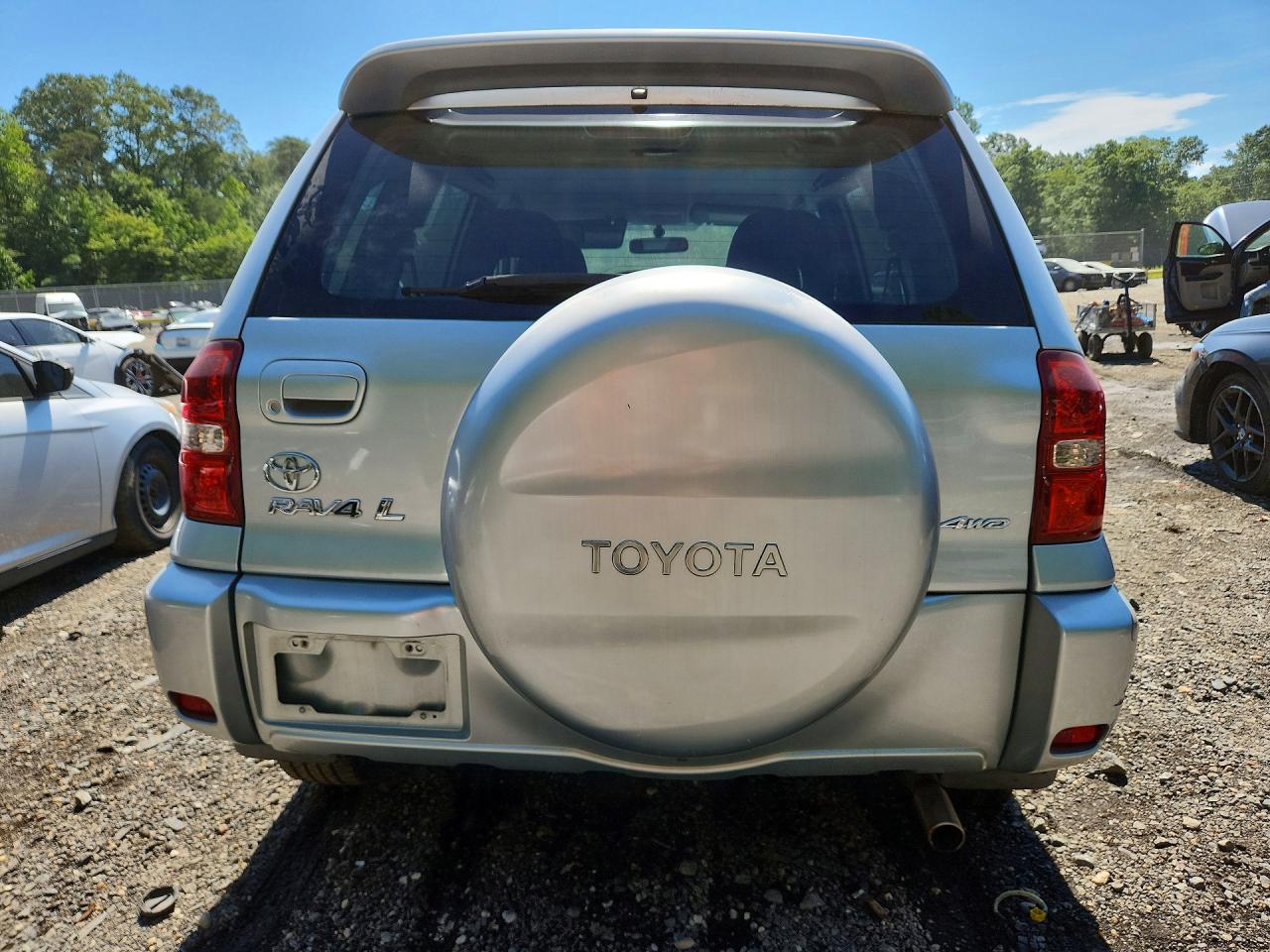 2005 Toyota Rav4 Base Silver vin: JTEHD20V550052600