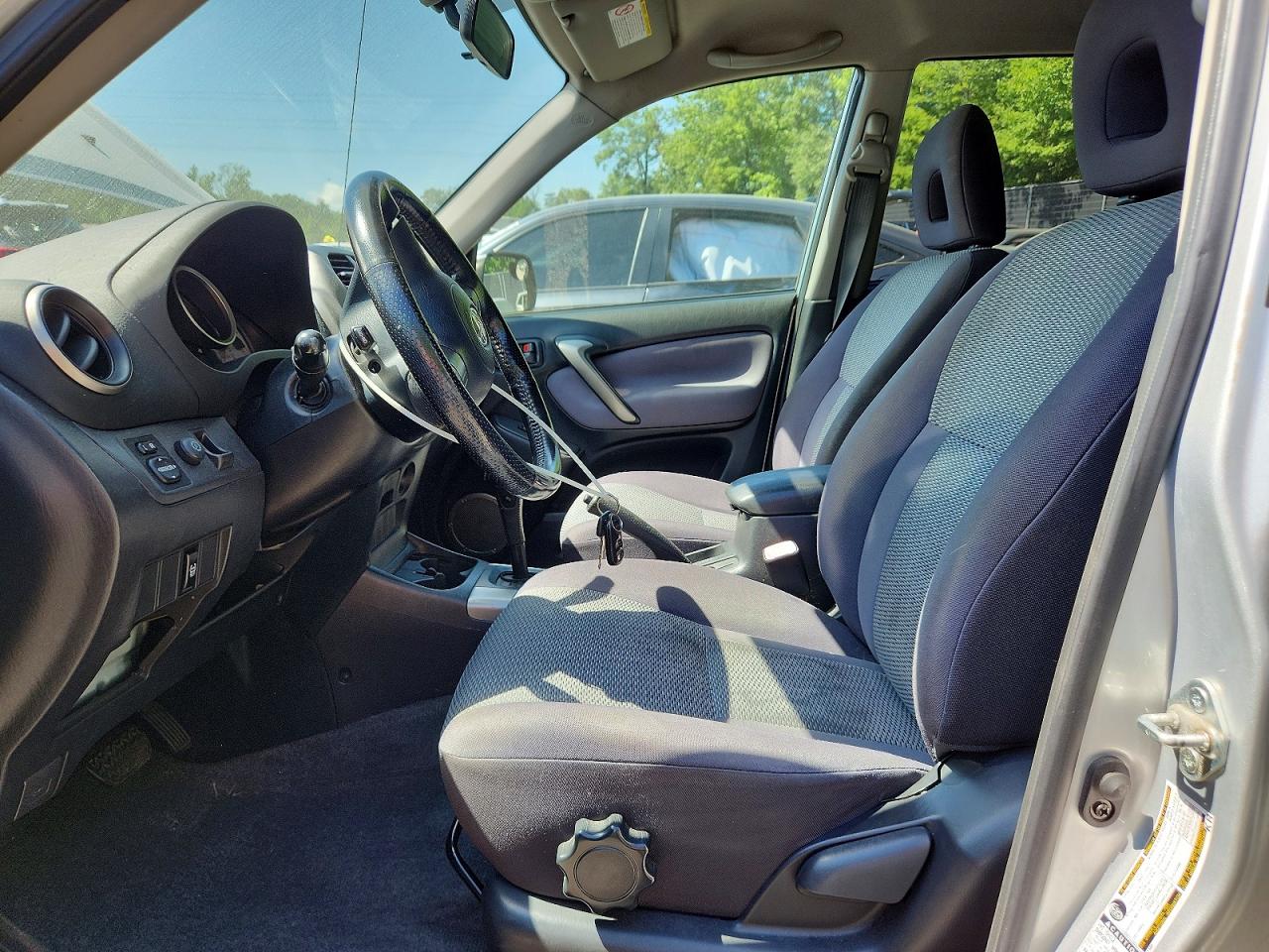 2005 Toyota Rav4 Base Silver vin: JTEHD20V550052600