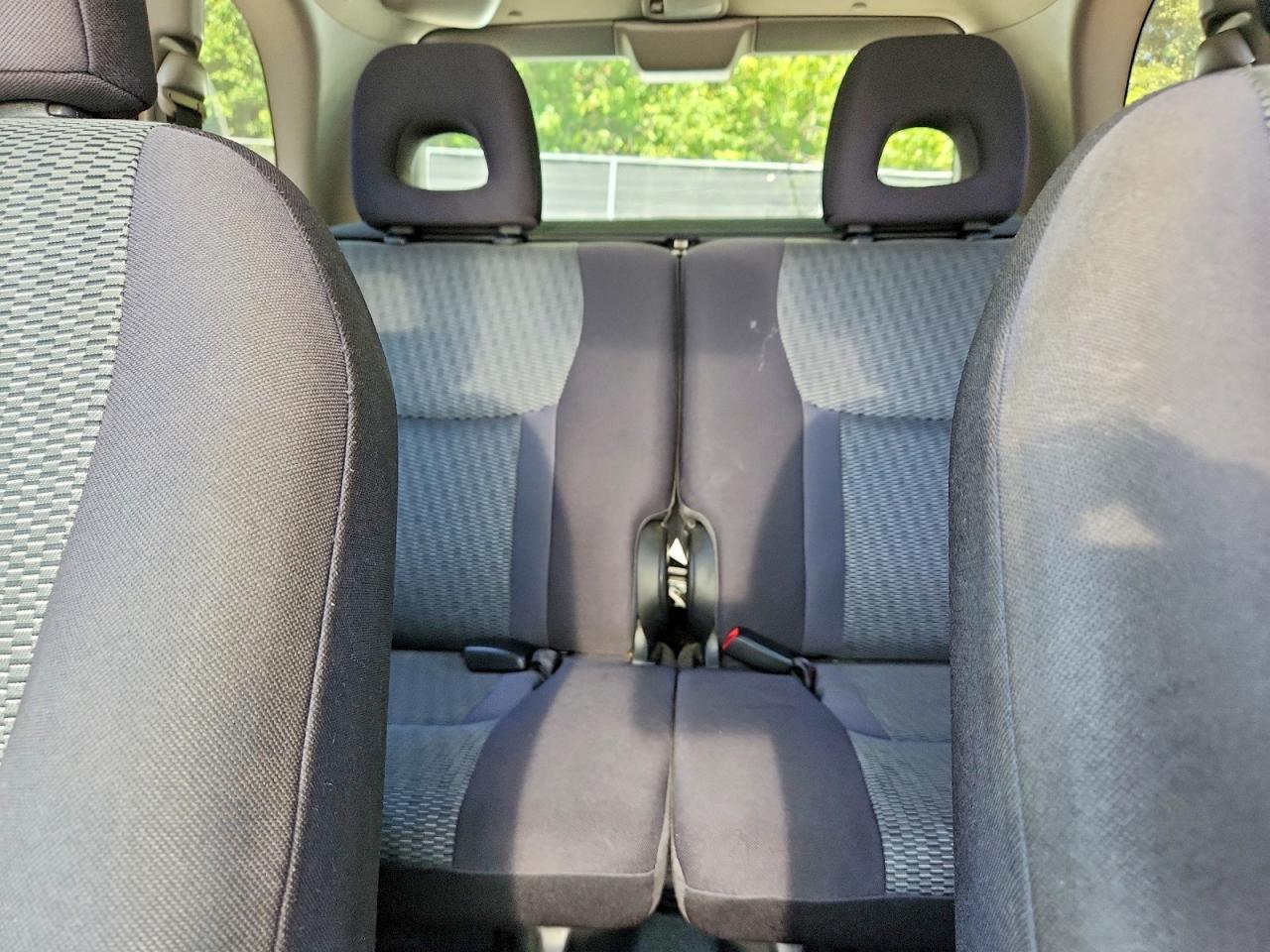 2005 Toyota Rav4 Base Silver vin: JTEHD20V550052600