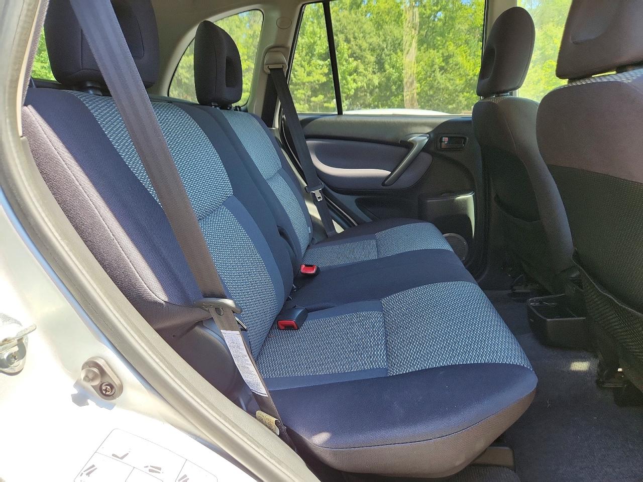 2005 Toyota Rav4 Base Silver vin: JTEHD20V550052600