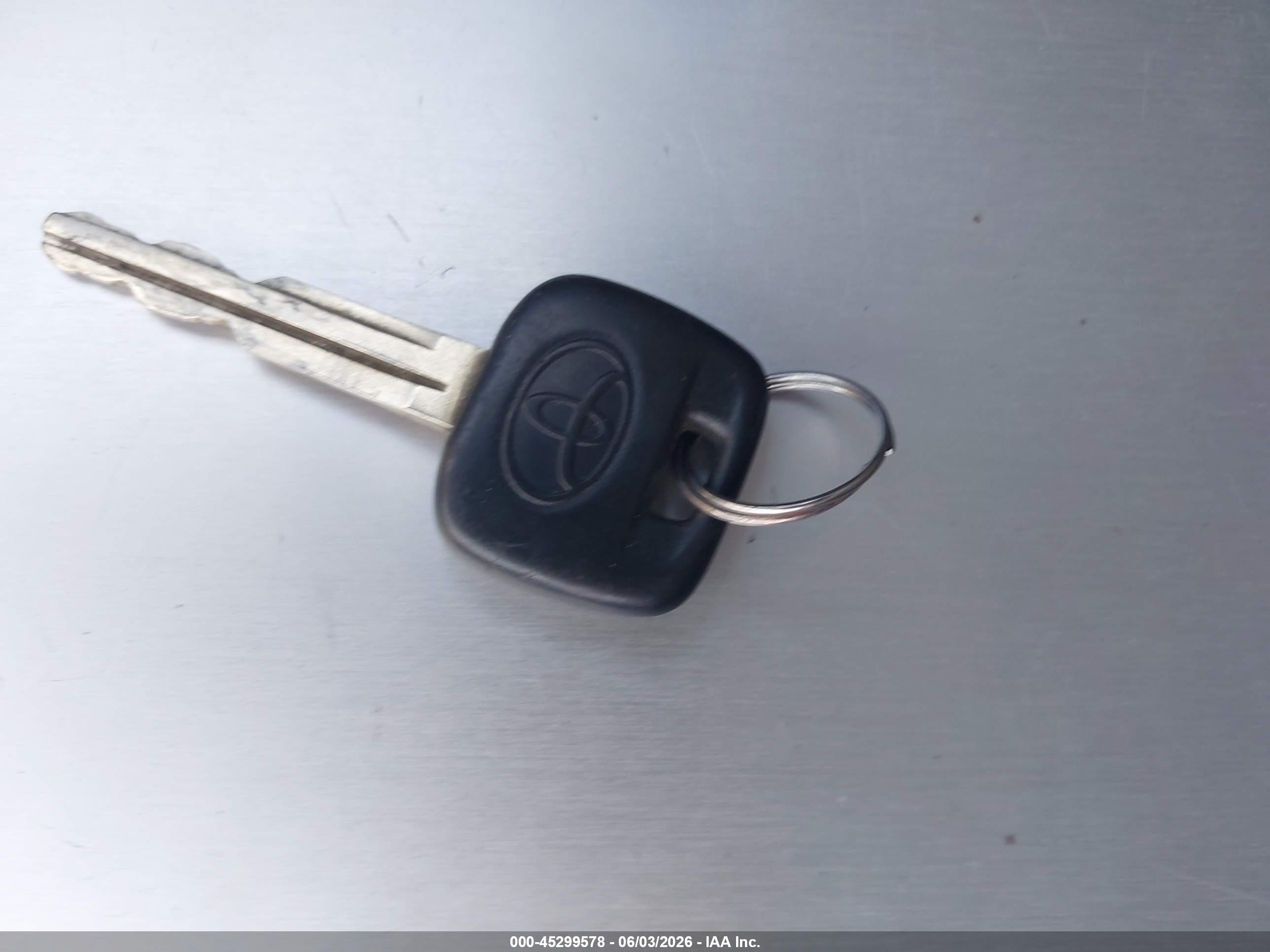 2005 Toyota Rav4   Серебряный vin: JTEHD20V556027757