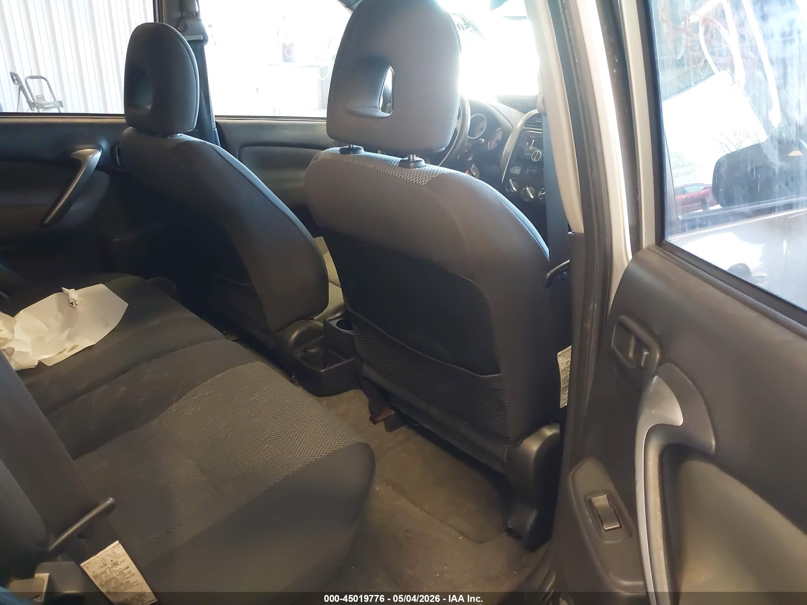 2005 Toyota Rav4   Silver vin: JTEHD20V556030867