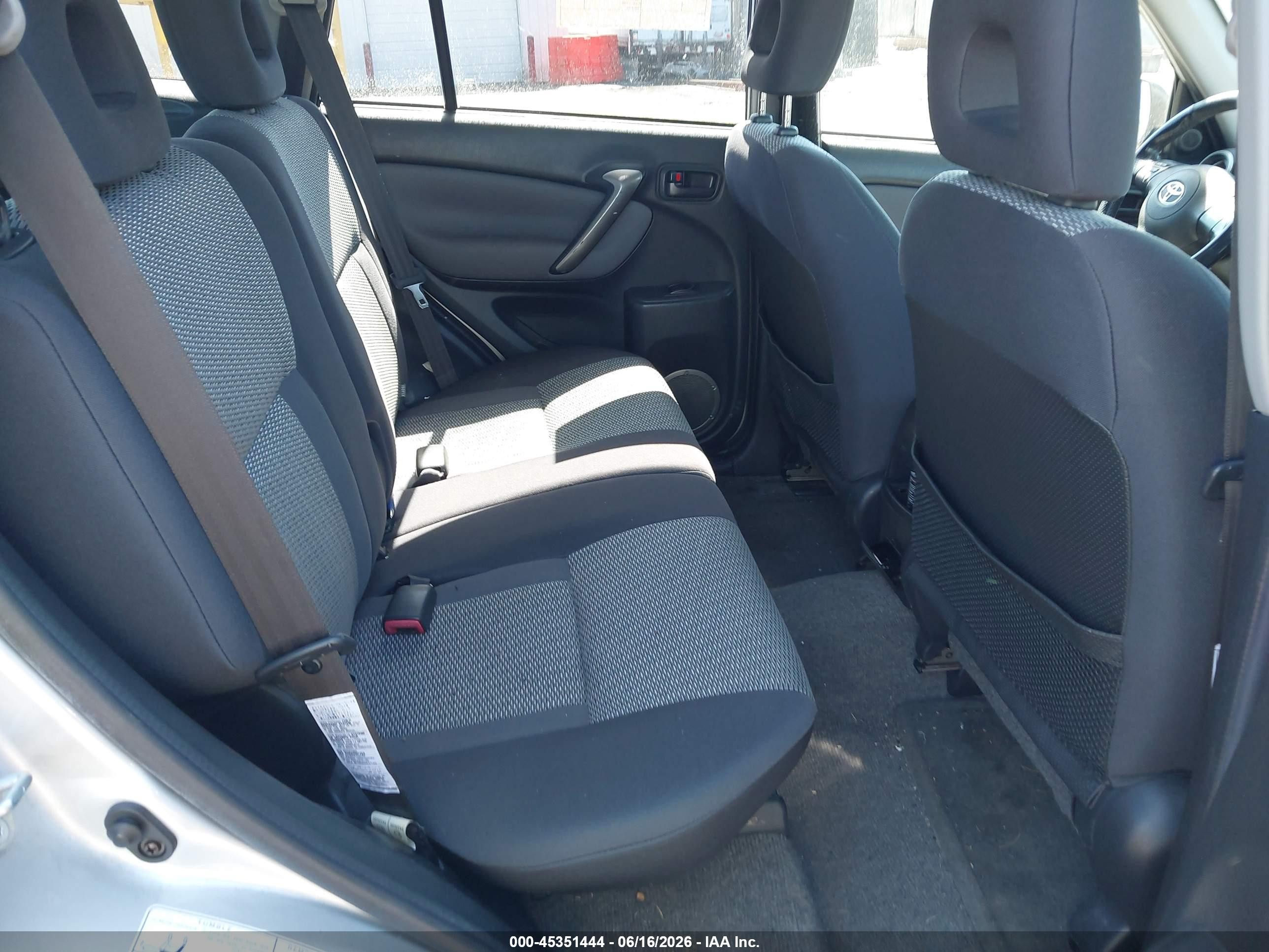 2004 Toyota Rav4   Silver vin: JTEHD20V640020673