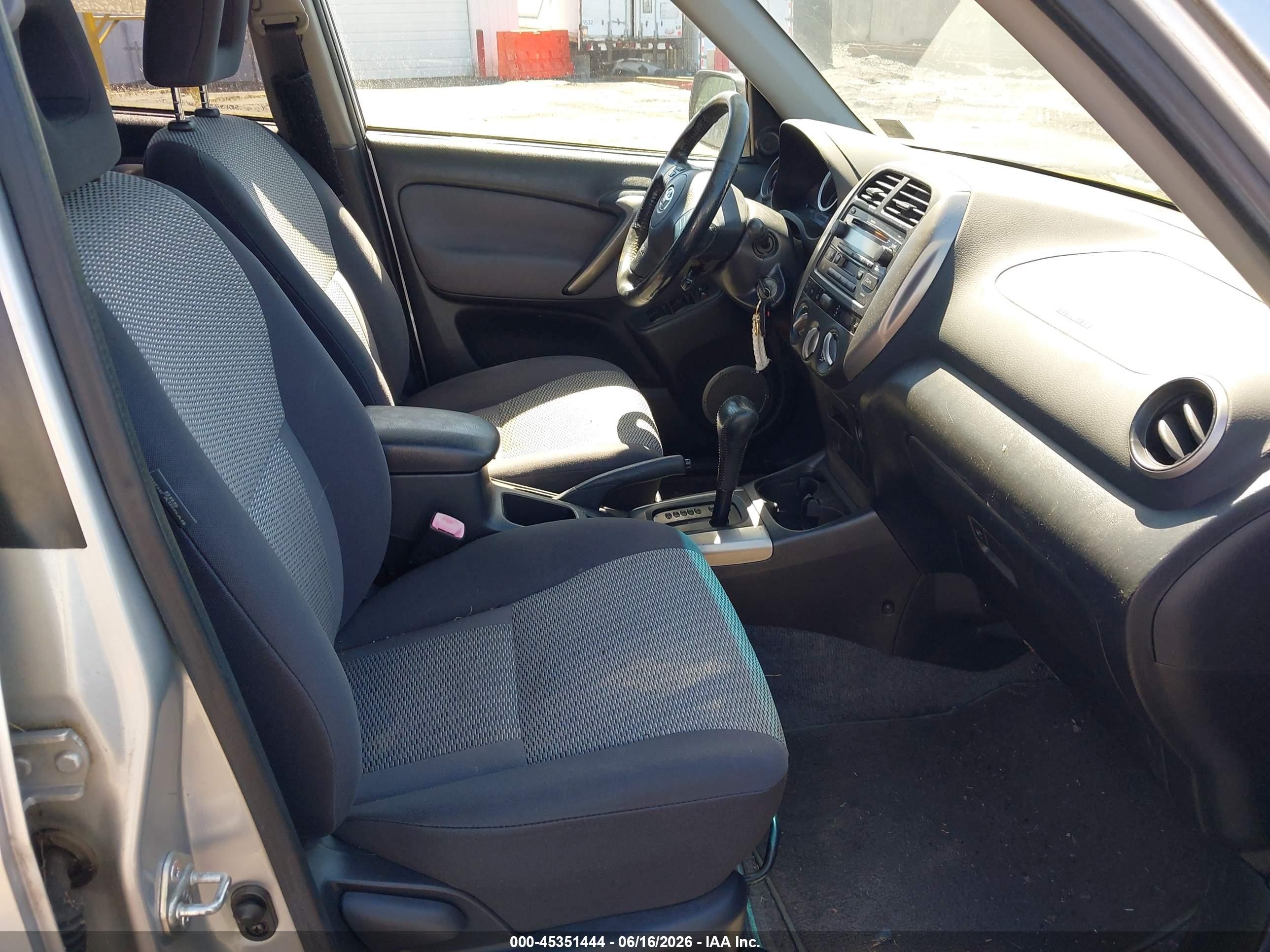 2004 Toyota Rav4   Silver vin: JTEHD20V640020673